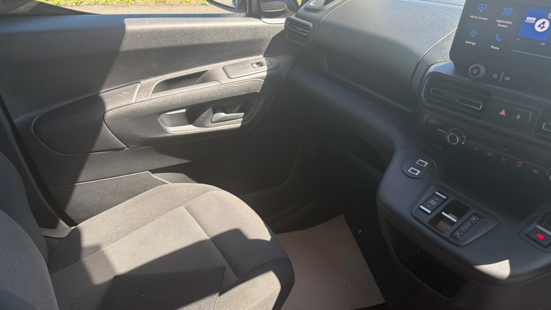 Peugeot Partner Standard Diesel 1.5 BlueHDi 130 Professional Van EAT8